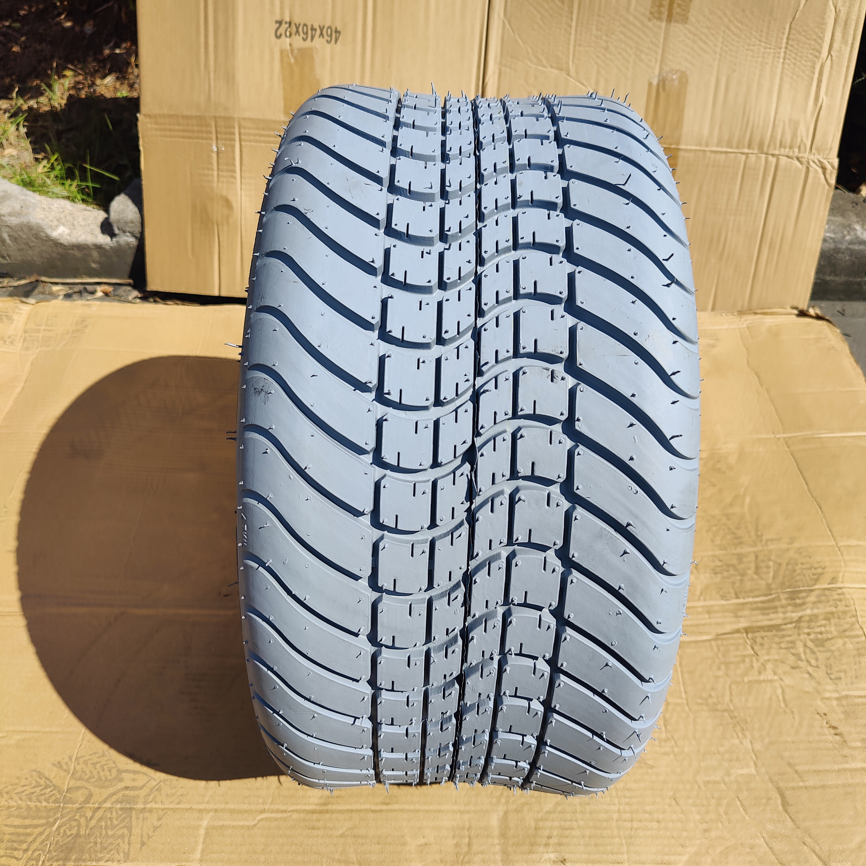 China Top Grey Golf Cart Tyres With Alloy Rim 225/30-14 Golf Cart Tires 14 Inch Golf Turf Lawn Tires