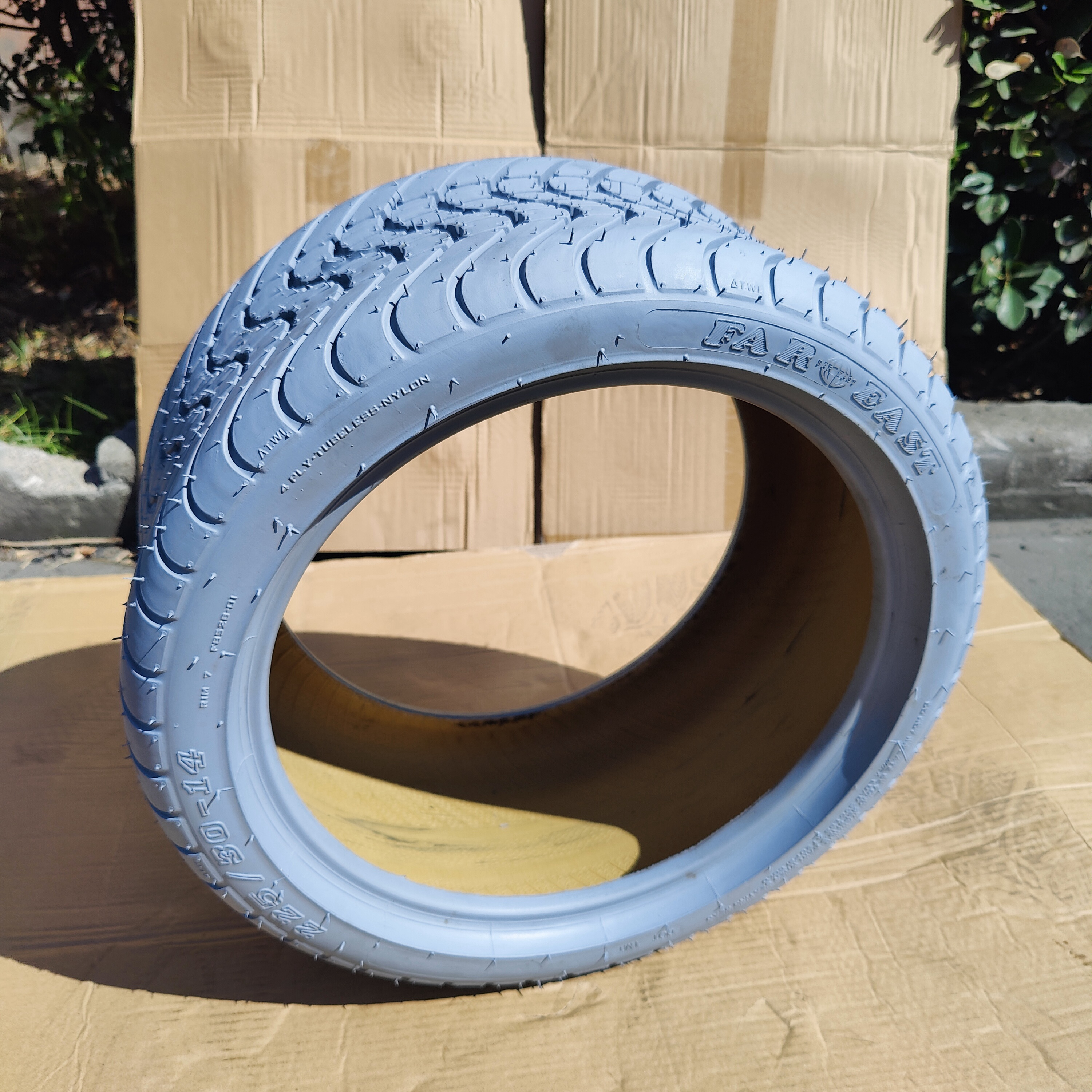 China Top Grey Golf Cart Tyres With Alloy Rim 225/30-14 Golf Cart Tires 14 Inch Golf Turf Lawn Tires