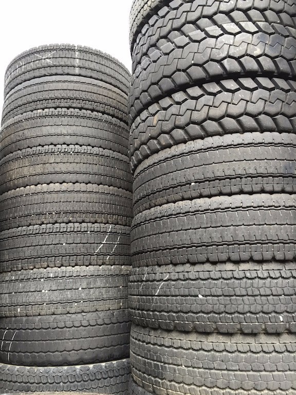 Toyo Yokohama Michelin 295/80R22.5 275/80R22.5 import used truck tire tyre, casings for recapping, retreading Japan