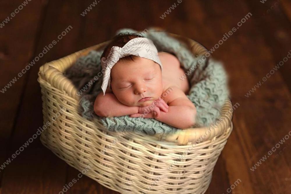 2021 Hot sale hand carry decorative heart shaped portable basket cute heart newborn photography prop baby cot eco friendly bed