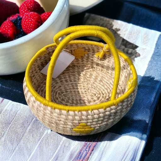 Wholesale Cheap Round Woven Sabai Grass Gift Fruit Vegetable Storage Hamper Hand Weaving Wicker Material Oval Picnic Basket