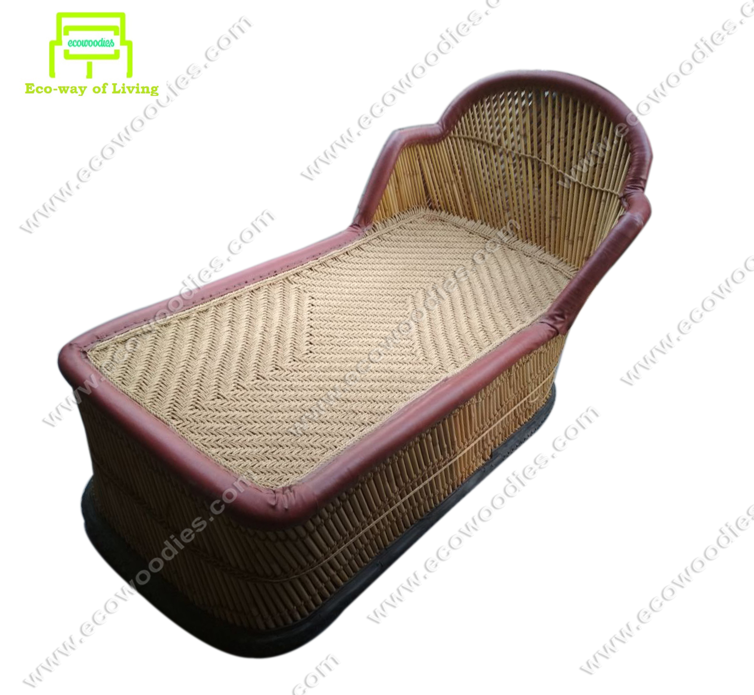 Modern  Comfortable Rattan Wicker Hand Woven Outdoor Sun Lounger With Spacious Comfortable Seating Sunbed For Hotel  Beach