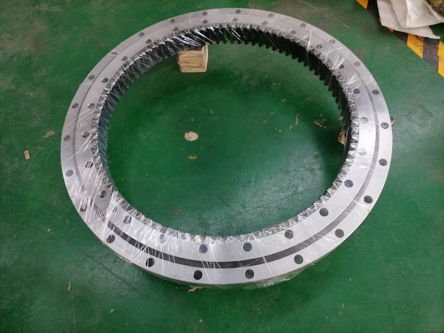 EFANT OEM custom heavy-duty long lifetime cross roller bearing Stacker and reclaimer non-standard slewing ring swing bearing