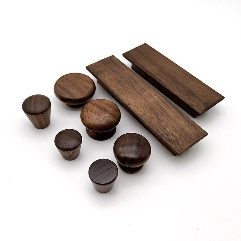 Factory Direct Unique Design High Quality Varnished Wooden Drawer Pulls  Wood Cabinet Door Handles Pull Beech Small Round Wooden