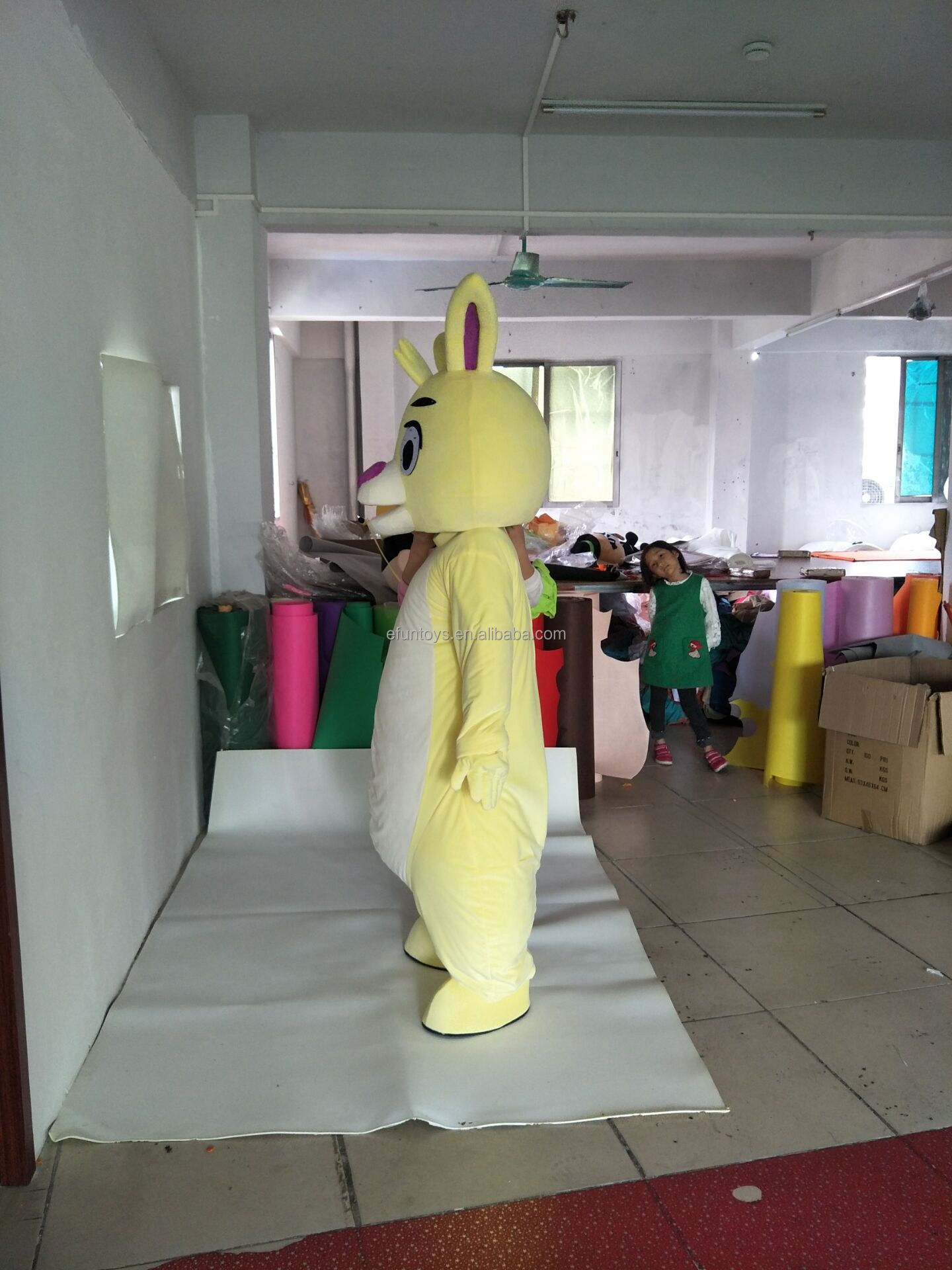 Efun MOQ 1 PC Plush Halloween walking rabbit costume characters yellow rabbit mascot costume for sale