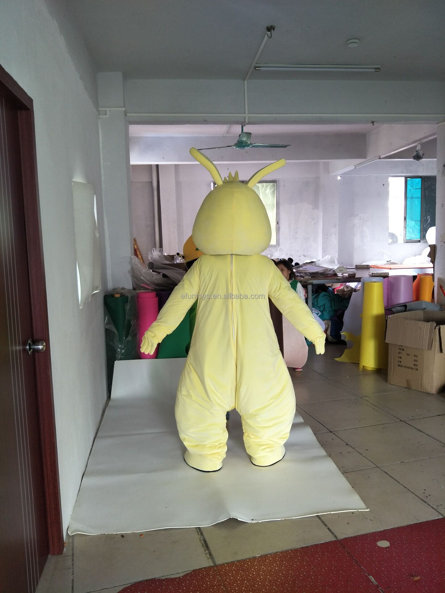 Efun MOQ 1 PC Plush Halloween walking rabbit costume characters yellow rabbit mascot costume for sale