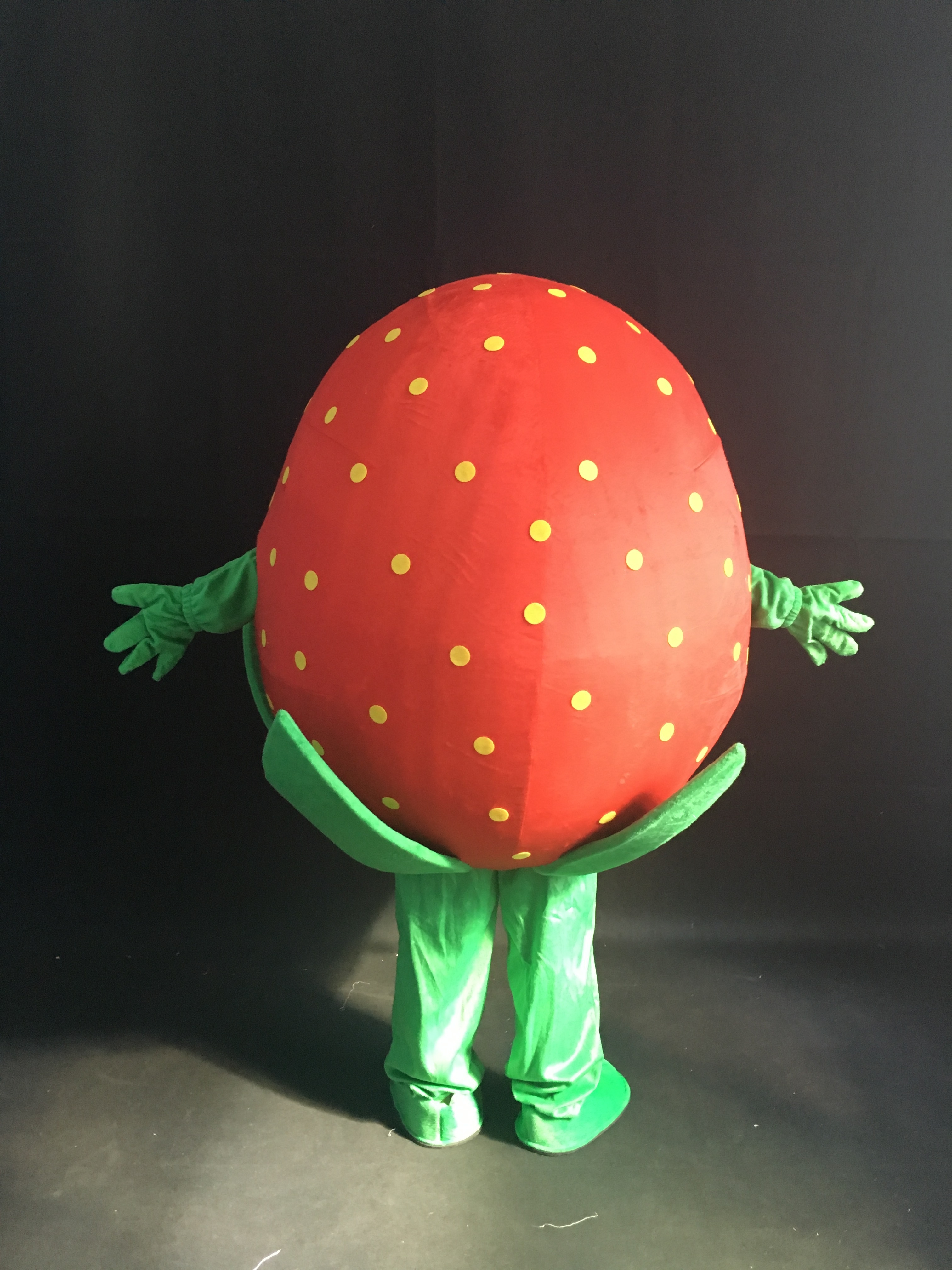 Efun MOQ 1 PC Hot sale walking Fruit Strawberry Mascot Costume Suit Cosplay Party Game Dress Outfit Halloween Adult