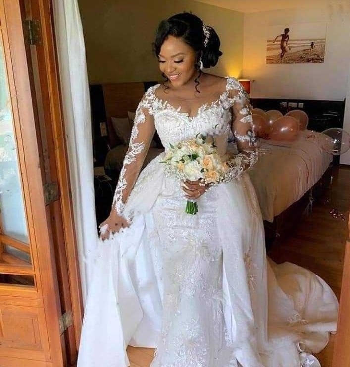 African Wedding Dresses Lace Long Sleeve Round Mermaid Bridal Wedding Dress with Detachable Overskirt Neck Custom Made