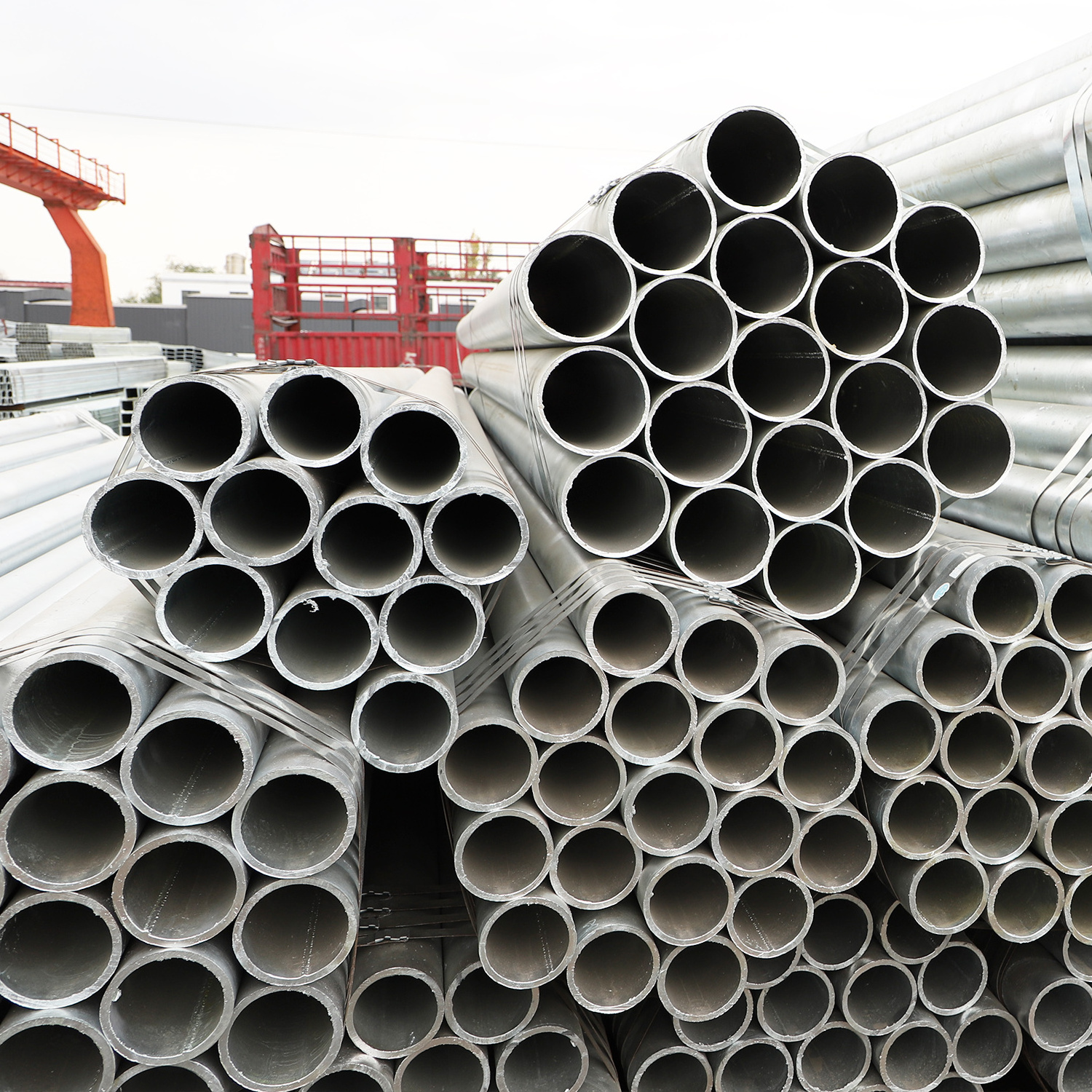 Q195 Galvanized round fence steel pipe galvanized scaffolding steel tube g i pipe