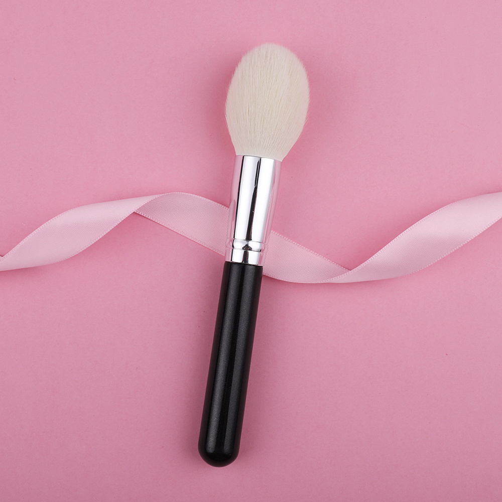 New High Quality Soft Fluffy Vegan Powder Brush Black Silver Custom Logo One Piece Single Cosmetic Brush Wholesale Price