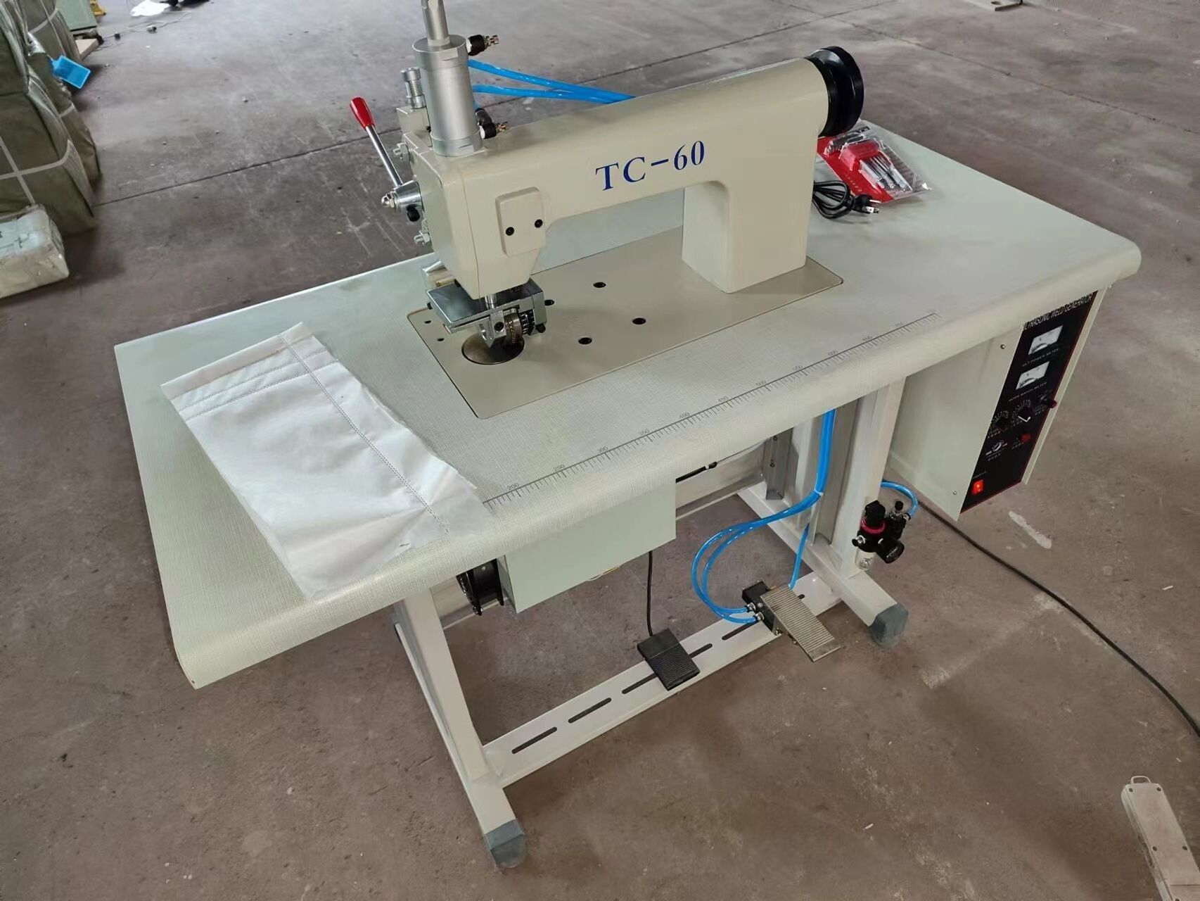 Fabric Wig Sewing Machine Non-woven Bag Sealing Lace Making Ultrasonic Lace Cutting Machine