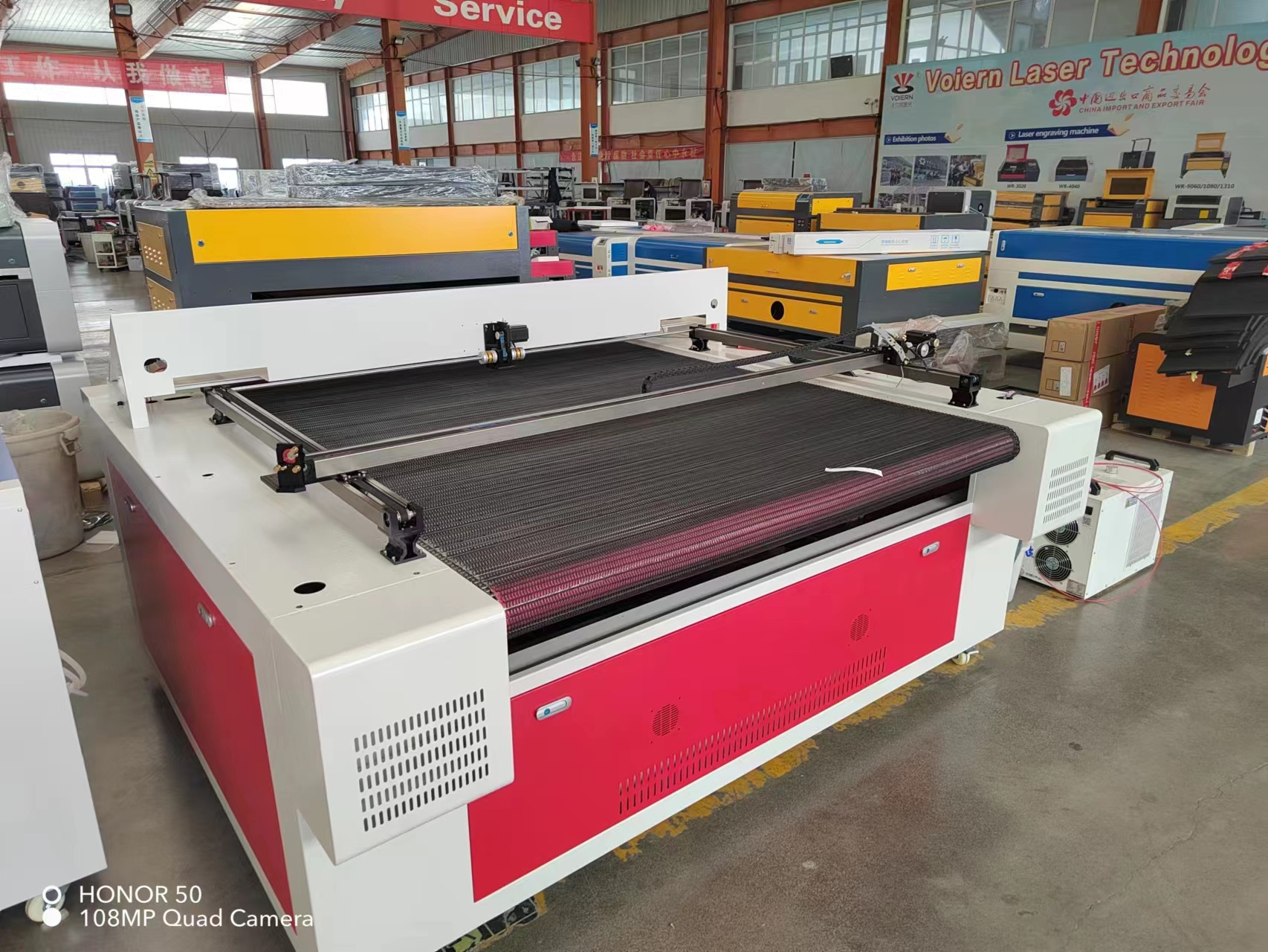 Hot Sale High Precision Fully Automatic Plastics CNC Laser Textile Cutting Machine