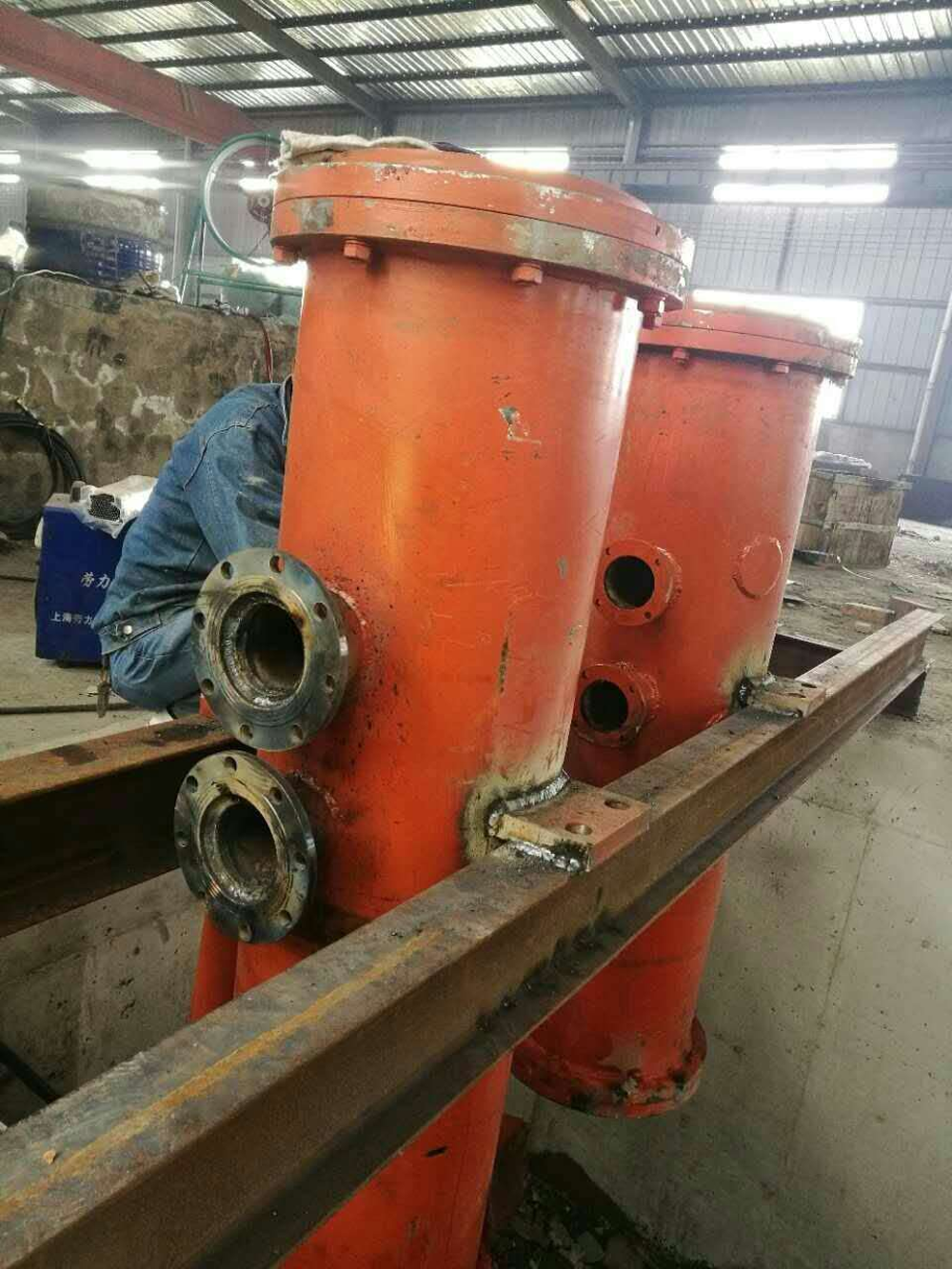 Steel billets vertical casting machine with copper tube inside