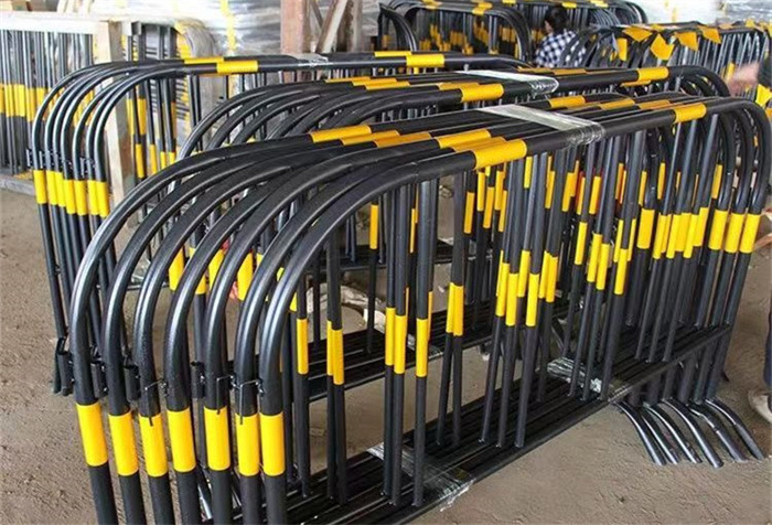 Customized Metal Crowd Control Barrier Iron Horse Guardrail Portable Barricades Temporary Fence Factory Price