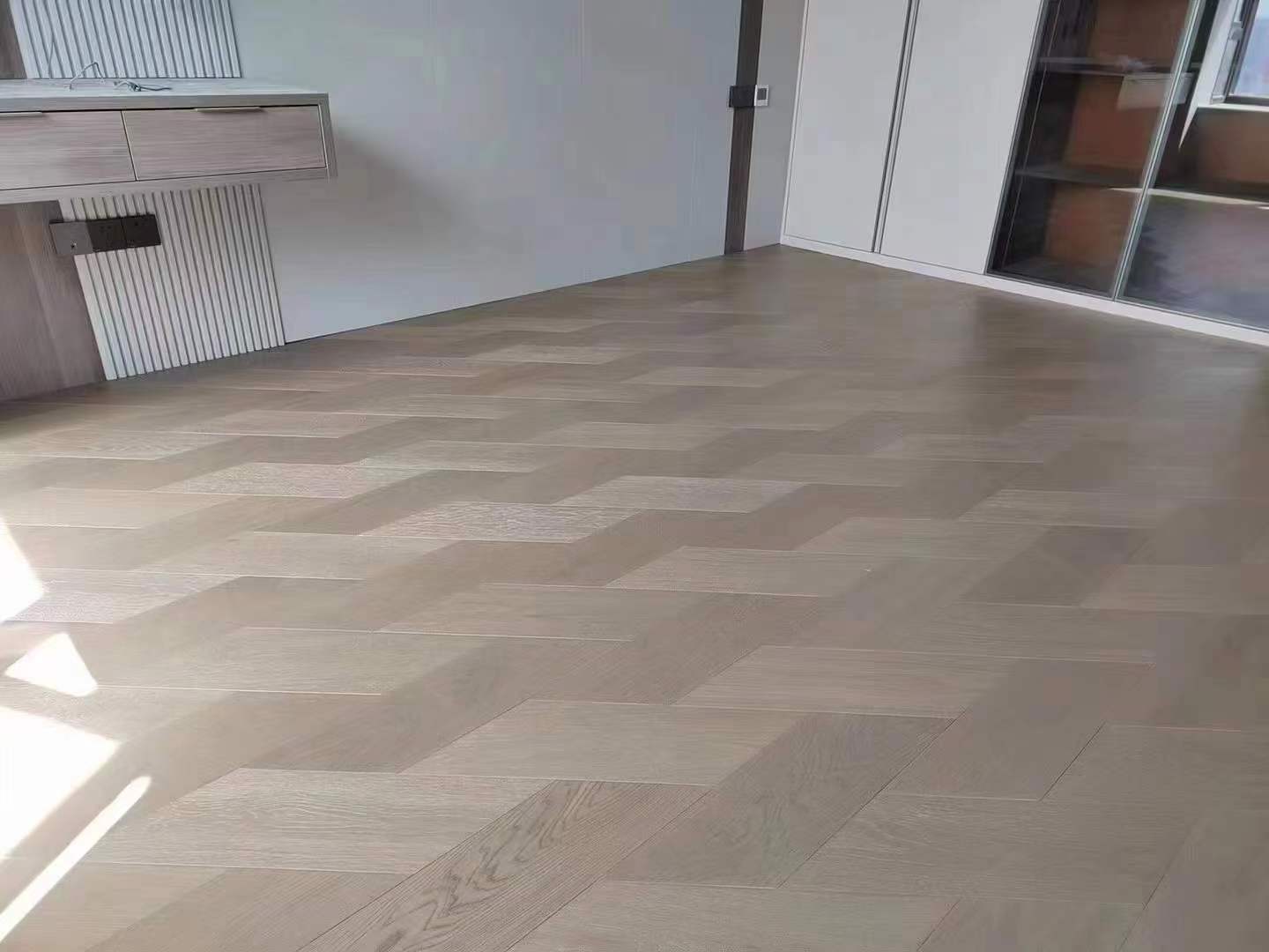 Customized Superior Quality Water Resistant Engineered Floor Recommended Premier Grade Solid Oak Wood Flooring Parquet