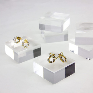 Acrylic Square Logo Block Clear Glass Cube With Brand Display Jewelry Display Stand Ring Showcase Display Holder Base