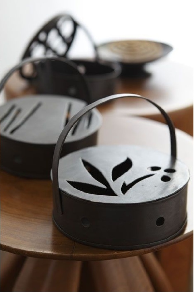 Iron Art Mosquito Holder Box Portable Cage Mosquito Repellent Coils Stand Usage Home Hotel Restaurant Made in India high Quality