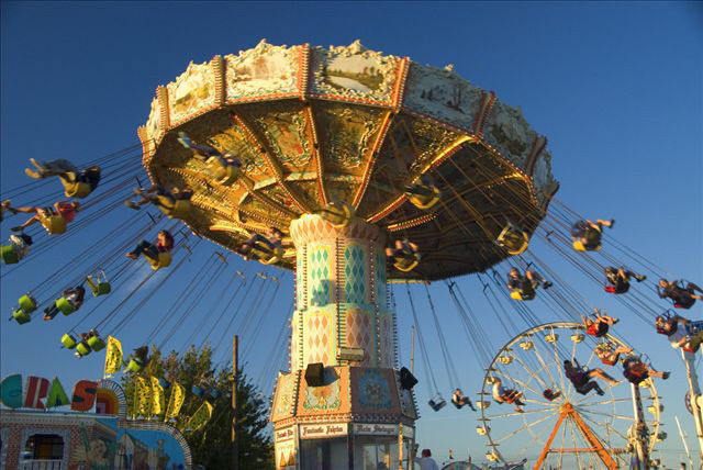 Amusement park swing ride flying chairs ride chairoplane