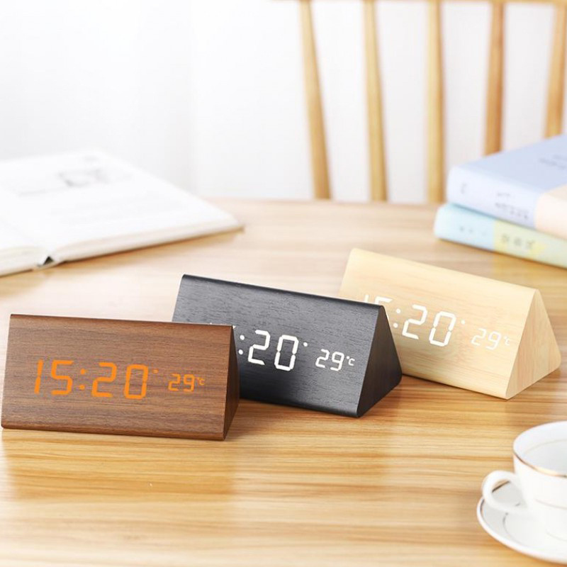 new arrival LCD backlight table alarm clock with temperature calenar radio clock alarm digital with USB charger