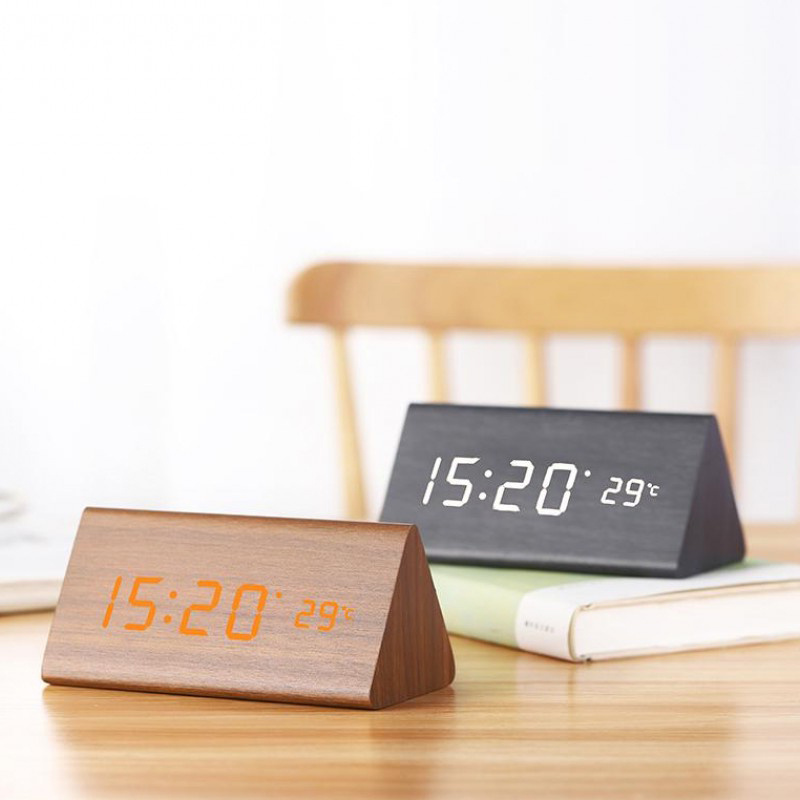 new arrival LCD backlight table alarm clock with temperature calenar radio clock alarm digital with USB charger