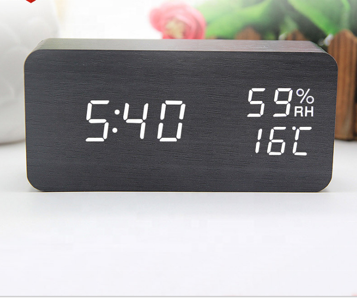 new arrival LCD backlight table alarm clock with temperature calenar radio clock alarm digital with USB charger