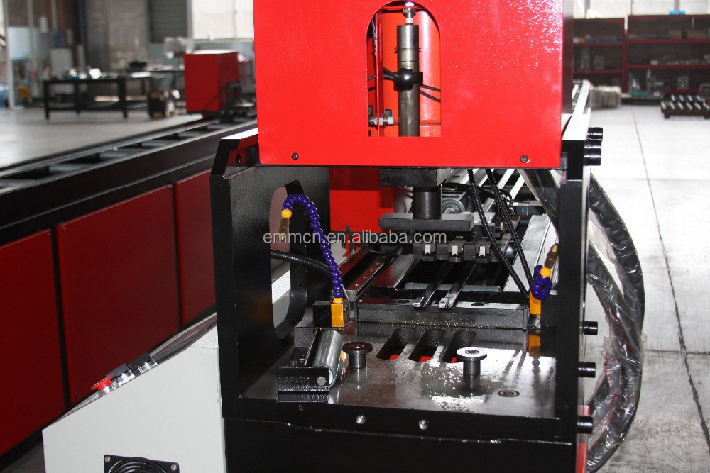 EMM078-A300 pu pouring low pressure polyurethane foam robot arm injection molding machine