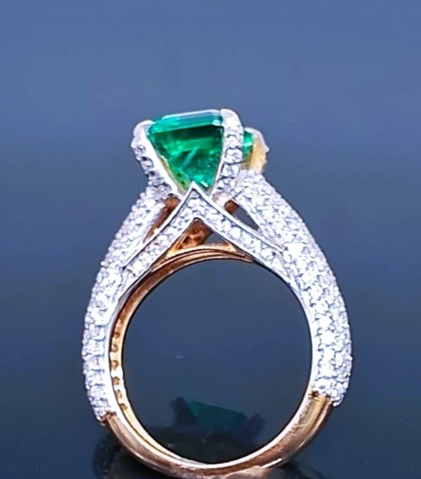 New Design Colombian Cut Finger Ring with 14kt18kt Yellow Gold Fine Jewelry Lab Grown Emerald Ring for Women