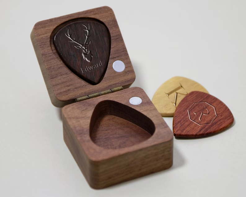 2023 unique design Personalized Guitar Pick Box Storage Custom Wooden Guitar Picks Box Wood Guitar Plectrum Organizer