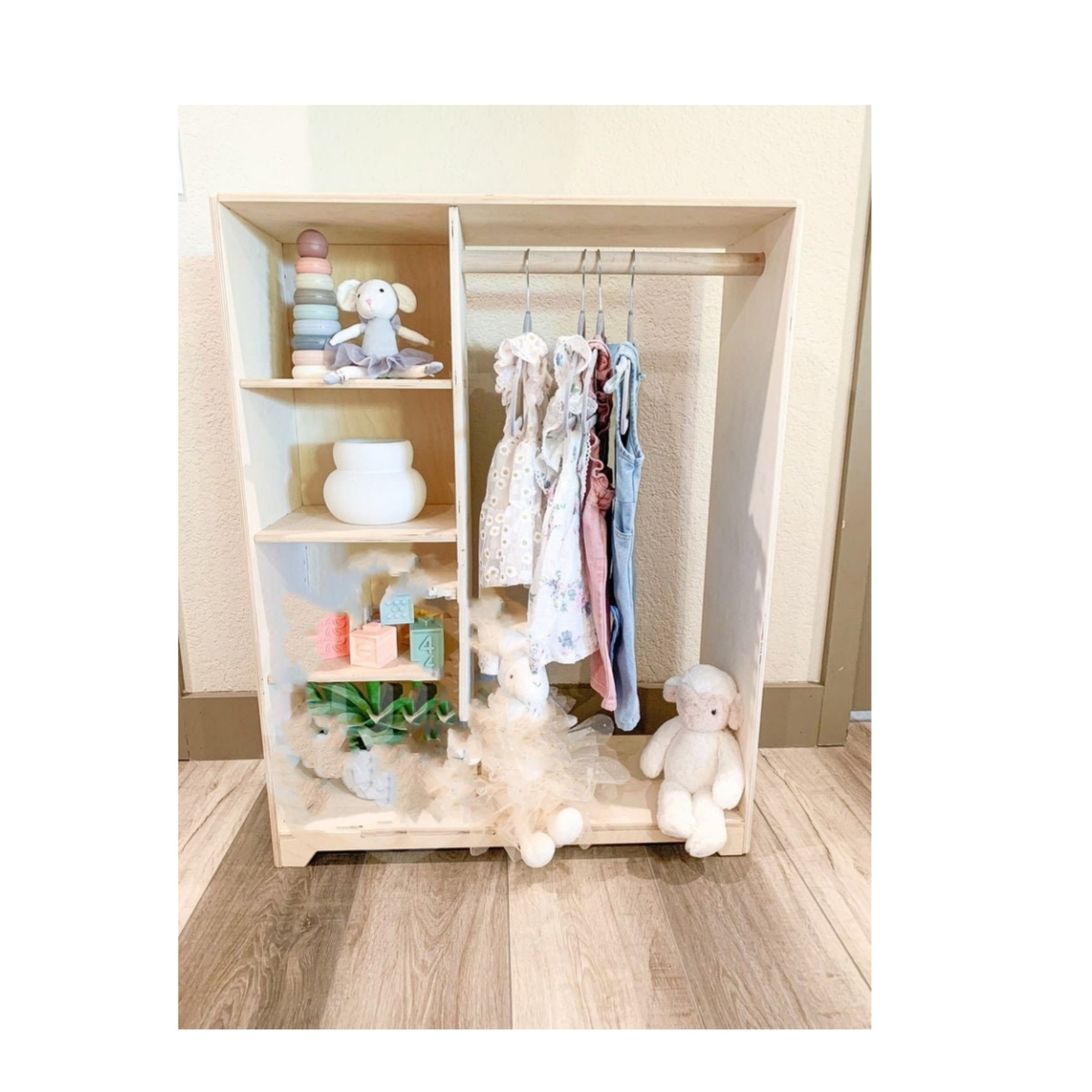 Factory price Kids Wardrobe Wooden Clothing Rack Montessori Wardrobe Closet Furniture for Toddler Dress Up Clothes Storage Gift