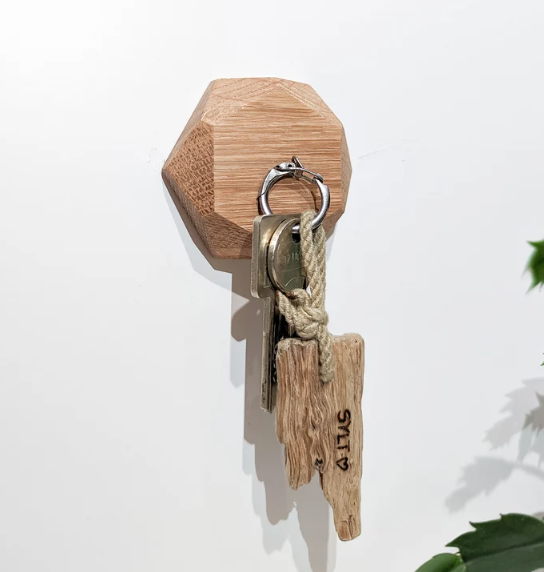 Popular Wall Mounted Magnetic Key Holder Home Decor Key Board Key Ring Magnet Wood Oak Gift Idea Honeycomb Magnet Key Holder