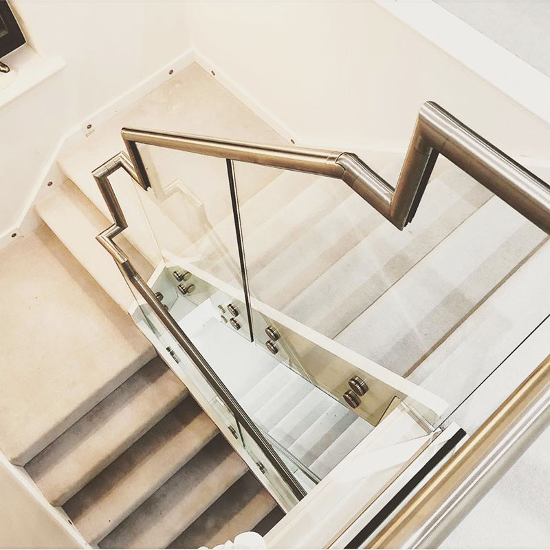 One Stop Service Glass Staircase Solid Wood Tread Floating Staircase Glass Railing Stairs stand off design