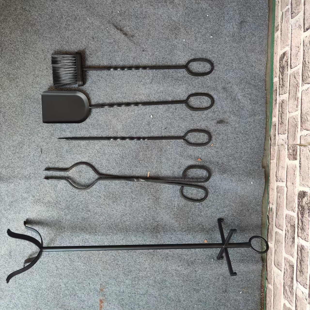 Modern Fireplace Accessories Kit Fire Pit Tool 5pcs Chimney Steel Iron Black Powder Coating Metal Stand Fireplace Tools Set