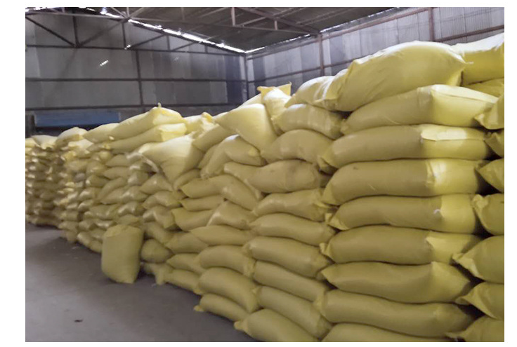 Alkaline lignin available from stock, coffee color large application range, brown alkaline lignin