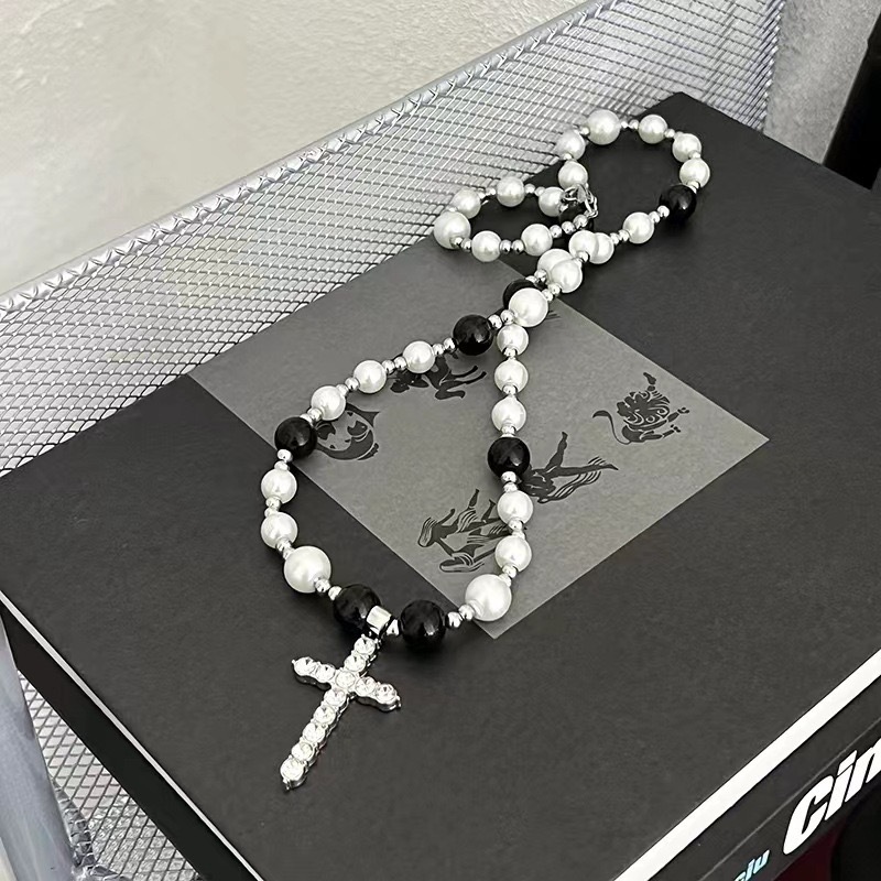 Unique hip hop stylish zirconia cross couples black and white beaded pearl necklace for men