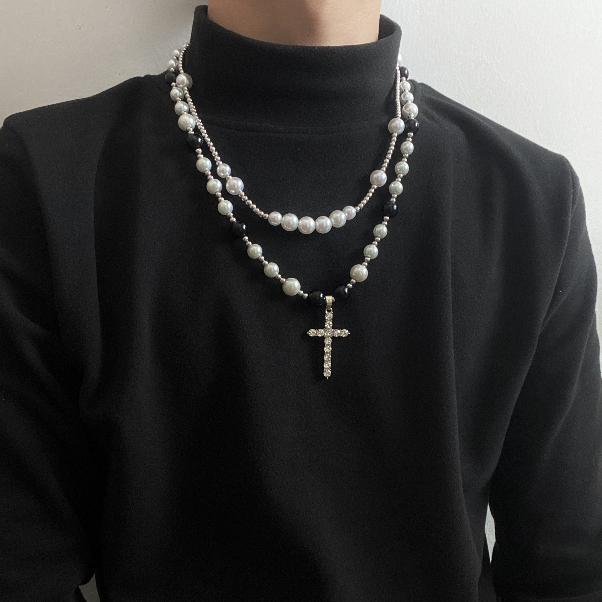 Unique hip hop stylish zirconia cross couples black and white beaded pearl necklace for men