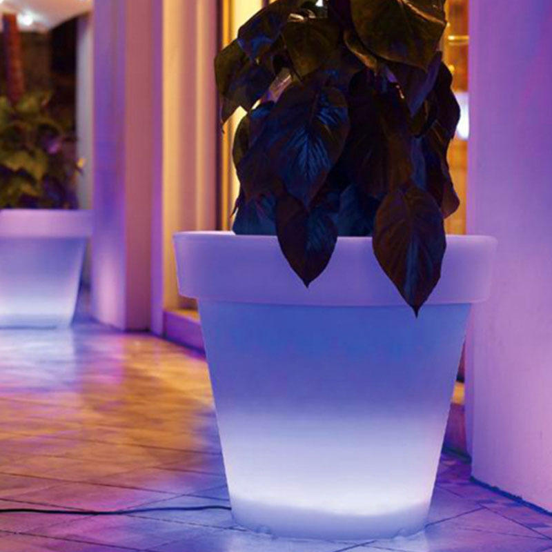 Illuminated LED Tall Flower Pot Big LED Glow Solar Garden Lights Outdoor PE Plastic Floor Lamp LED Flower Planter for Home Use