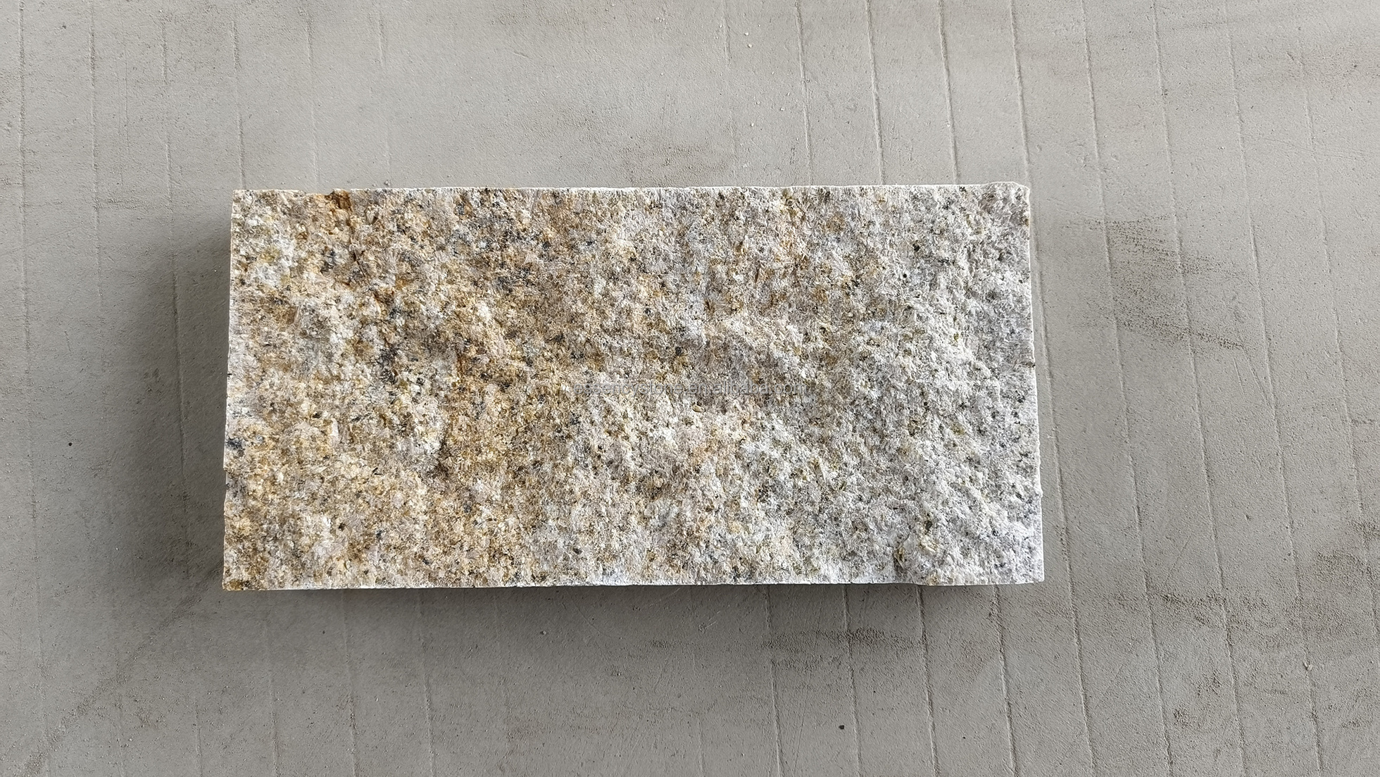 Cheap outdoor split face stone tile,yellow granite paver stone 10x20cm,natural split granite cobblestone 10x10cm