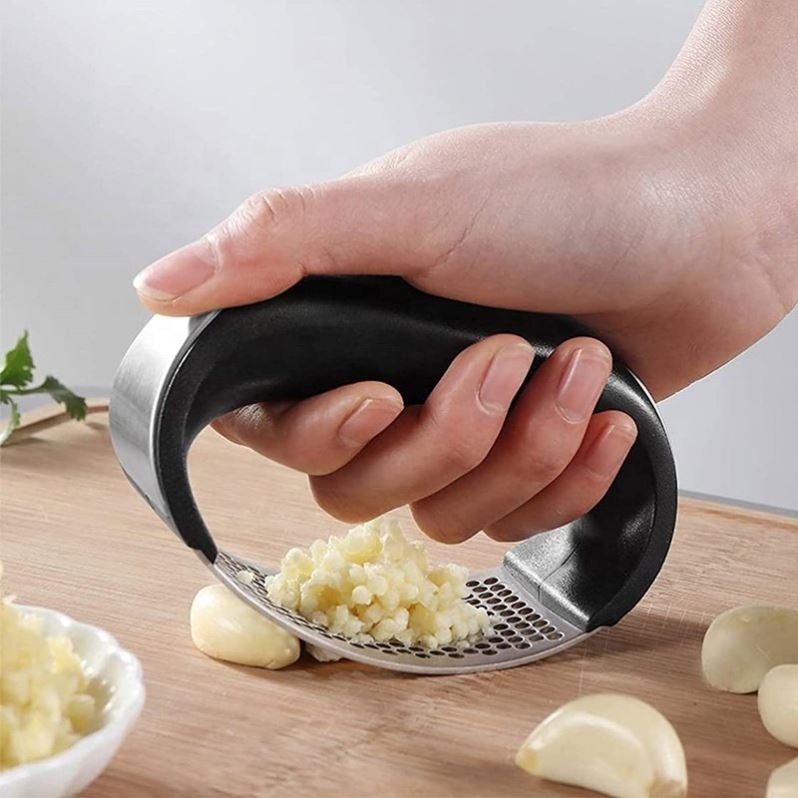 Hot Selling Kitchen Gadgets Garlic Chopper Stainless Steel Mincer Crusher Press Rocker With Ergonomic Handle