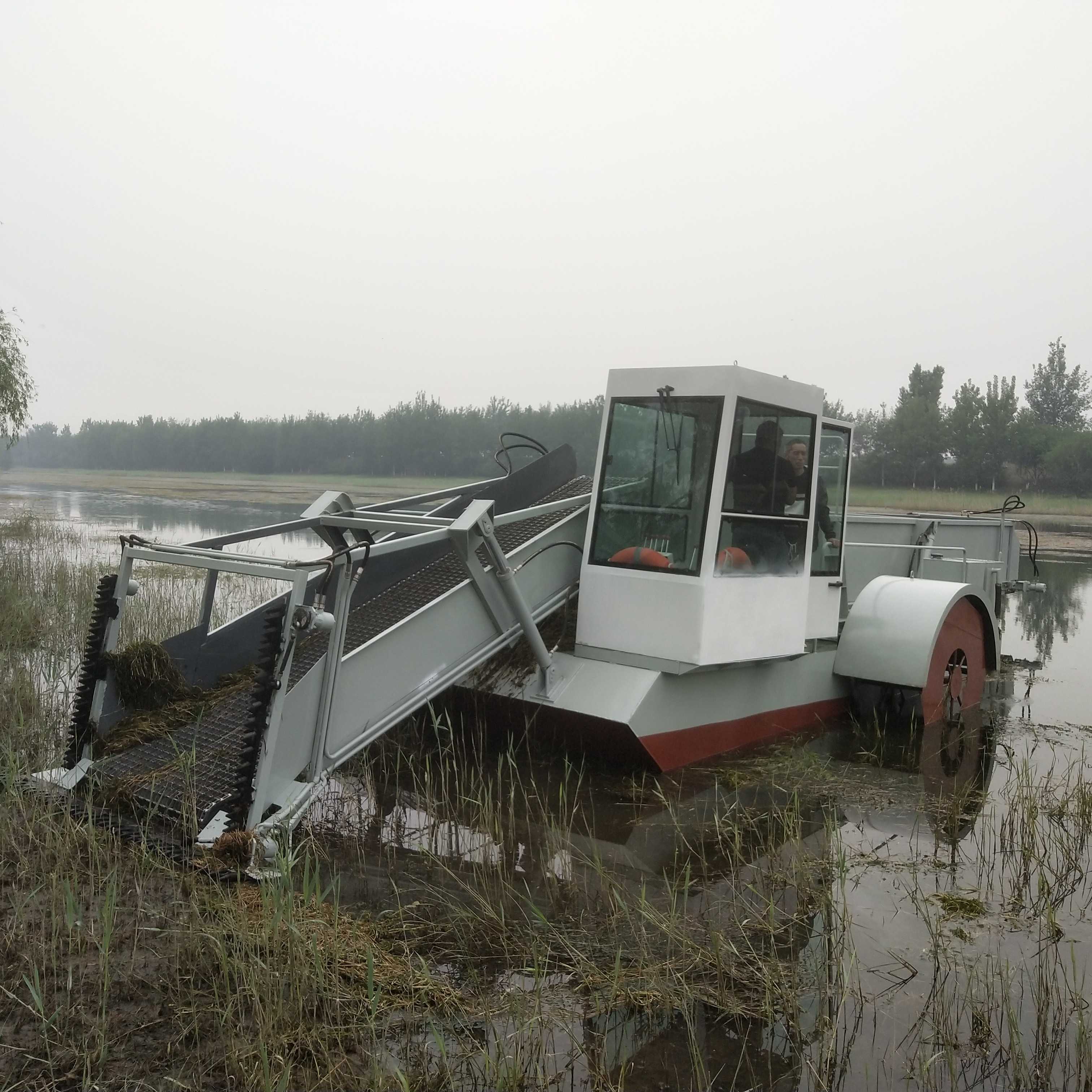 QingZhou Hydraulic Weed Harvester for cutting and collecting water plant lavender harvesting equipment for sale