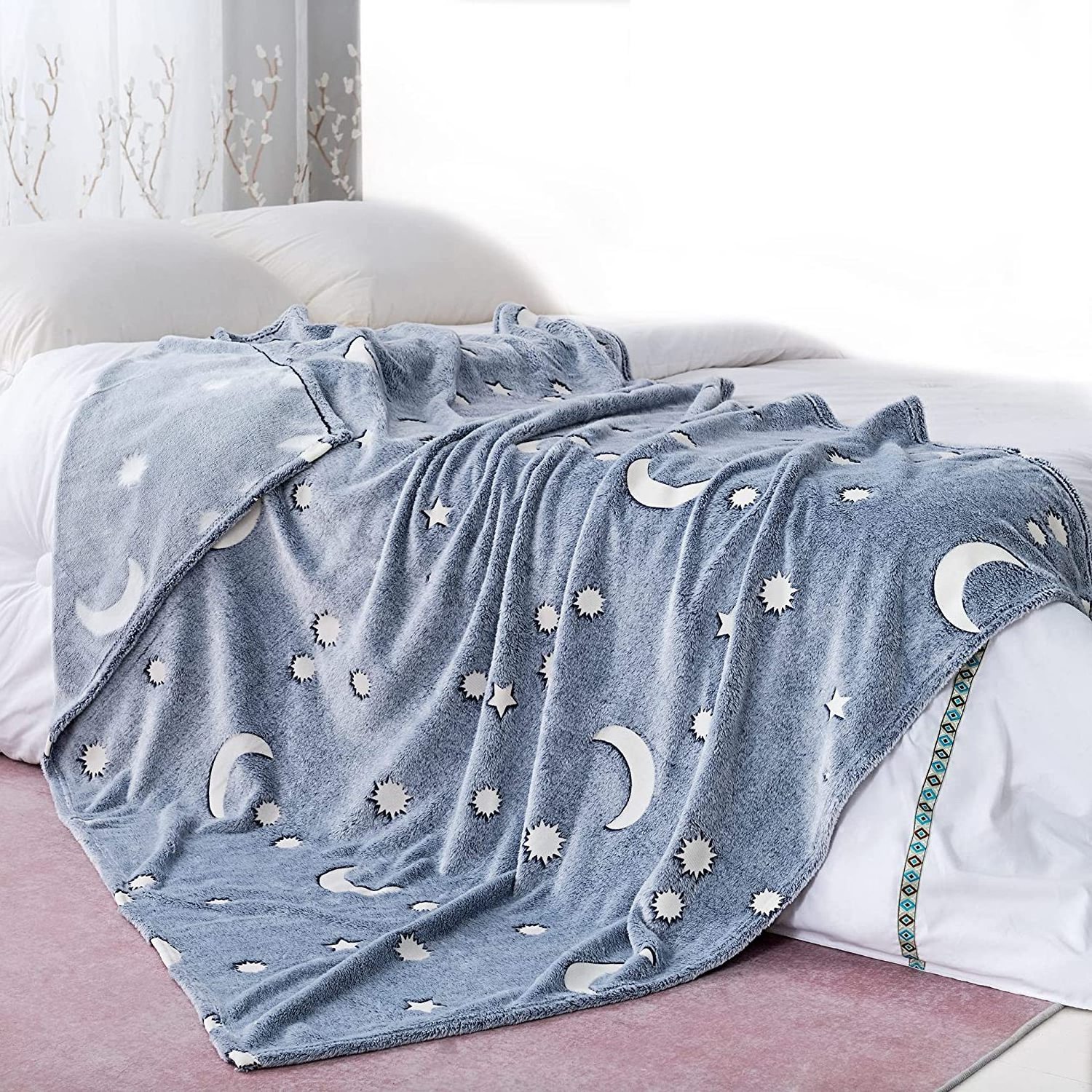 Manta Luminosa Luminous Flannel Fleece Glow in the Dark Blanket for Kids