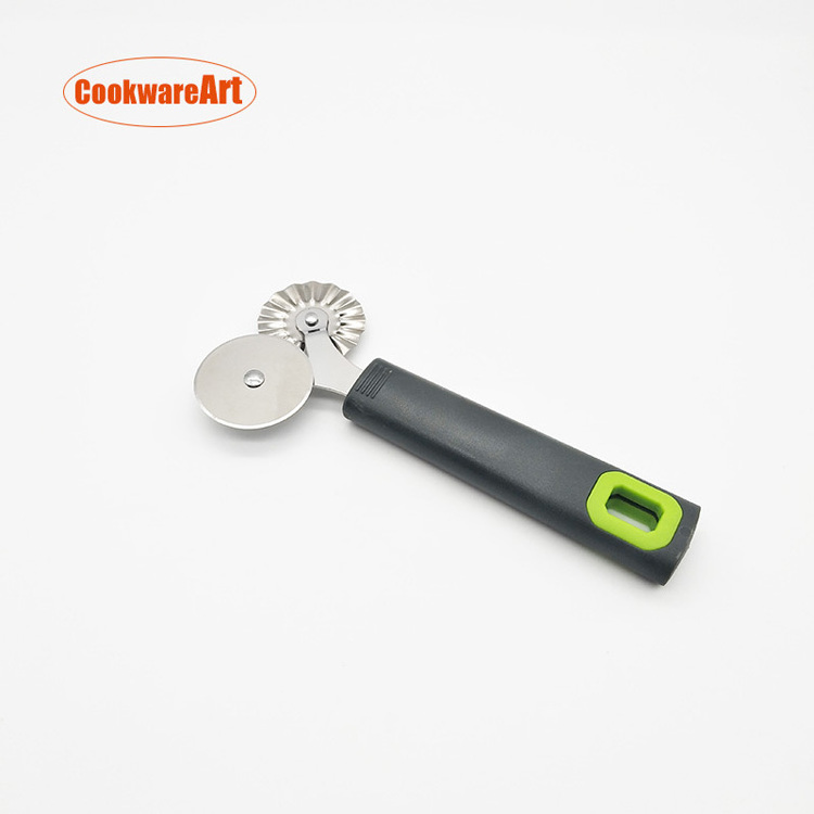 high quality kitchen accessories pizza tools stainless steel  round pizza cutter and wheels with plastic handle