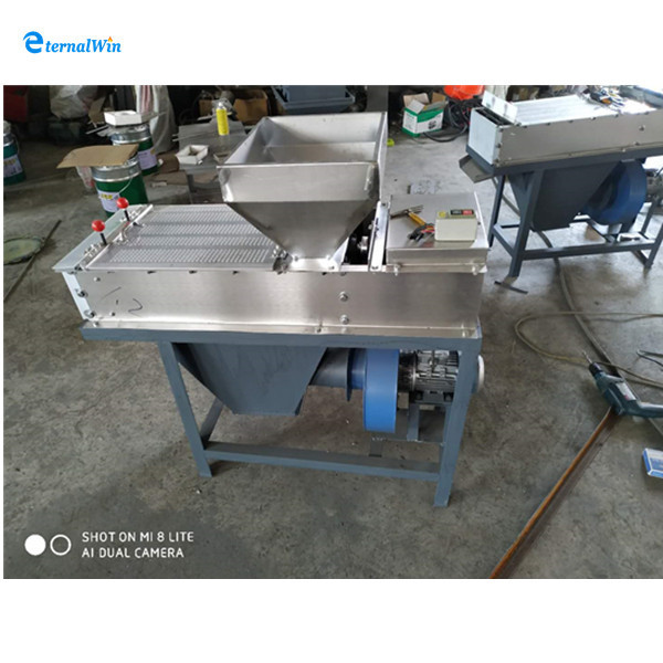 200KG/h capacity dry roasted peanut red skin peeling machine/peanut peeler removing /dry way groundnut peeler machine