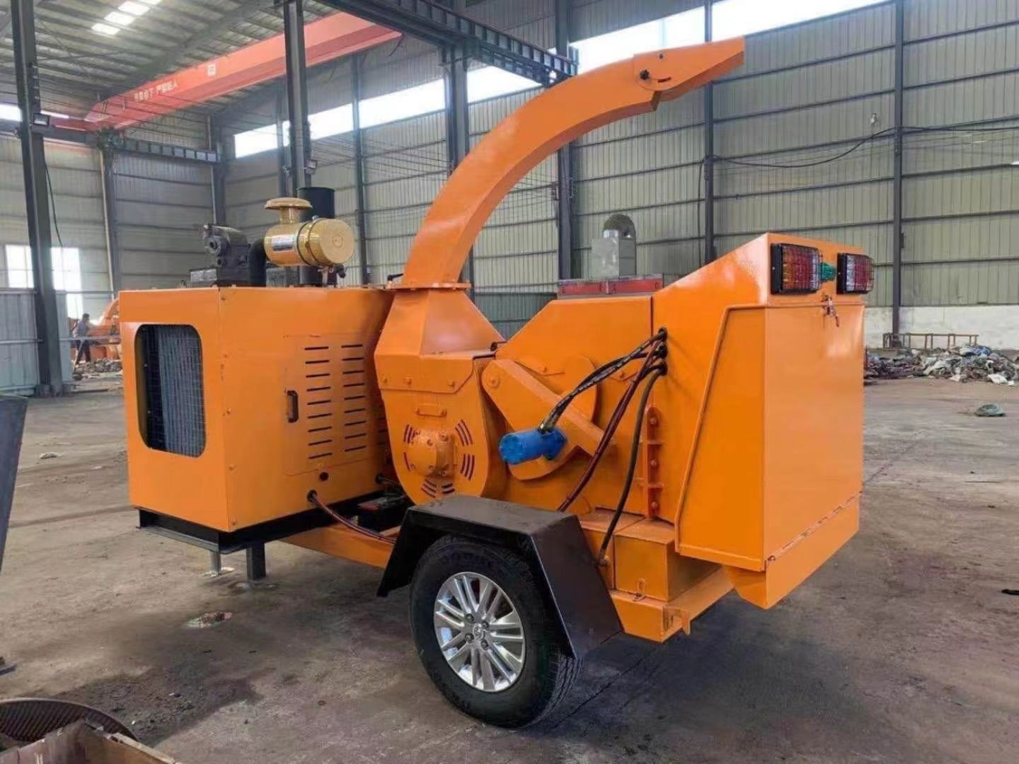 Factory price wood sawdust crusher diesel removable tree log crusher shredder machine for sale