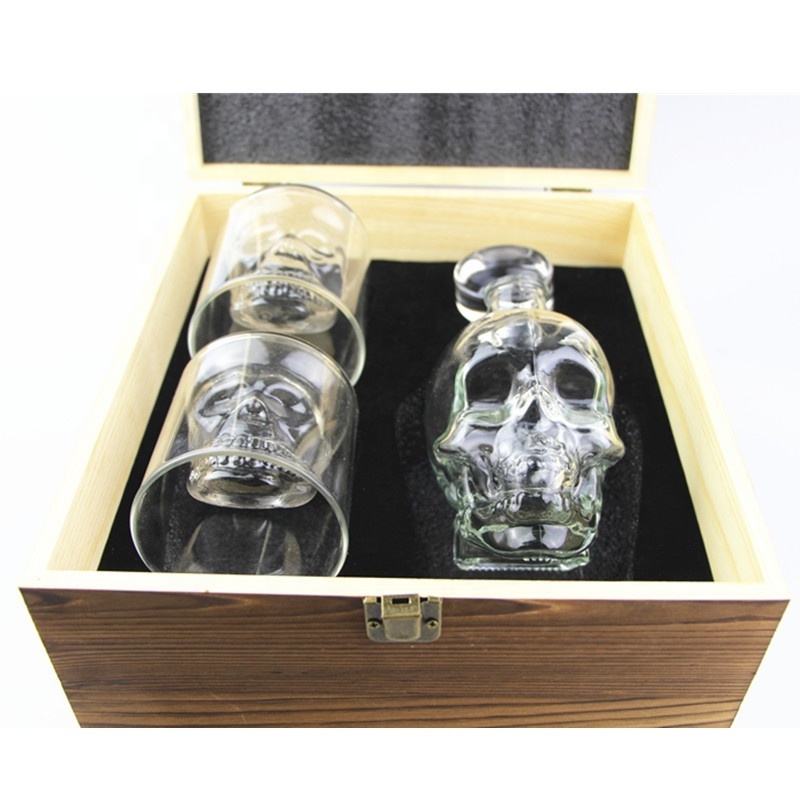 Decanter Sets Arrivals 2020 Hand Made Inside Skulled Shape Whiskey Bottle Glass New Wine Shot Glass Round Sustainable Shun Stone