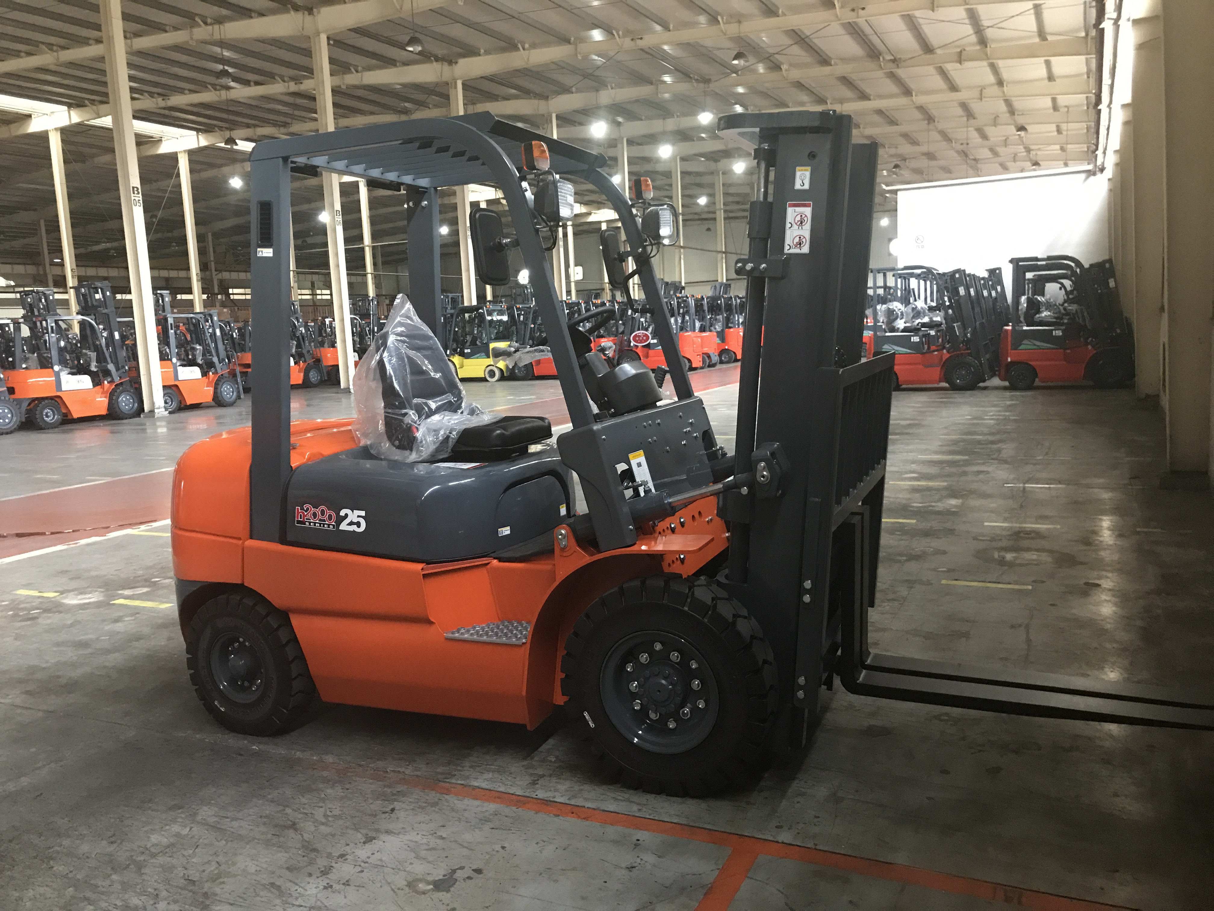 hot selling mini diesel forklift CPC25 with high power and low price