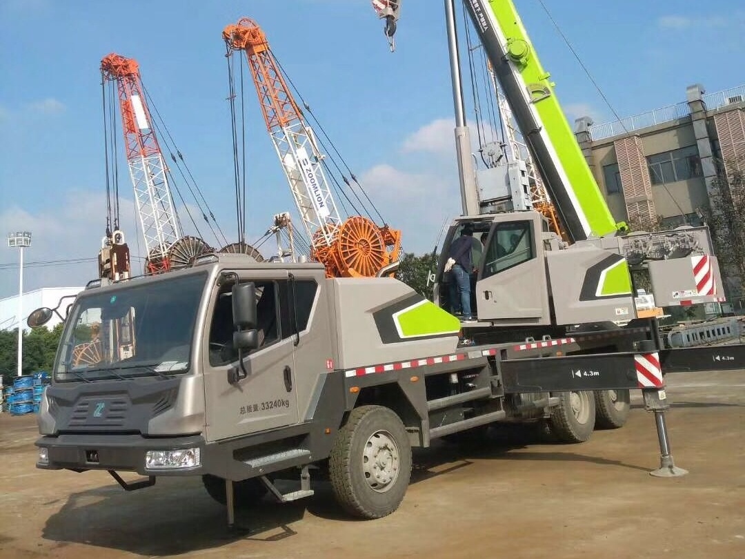 ZOOMLION QAY200 200 ton All Terrain Rough Terrain crane pick up mobile hydraulic truck crane for sale