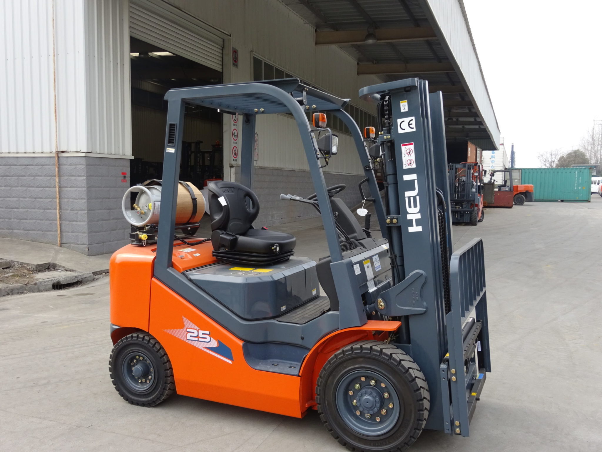 HELI 7 ton LP gas forklift truck CPYD70 with integrated sideshifter