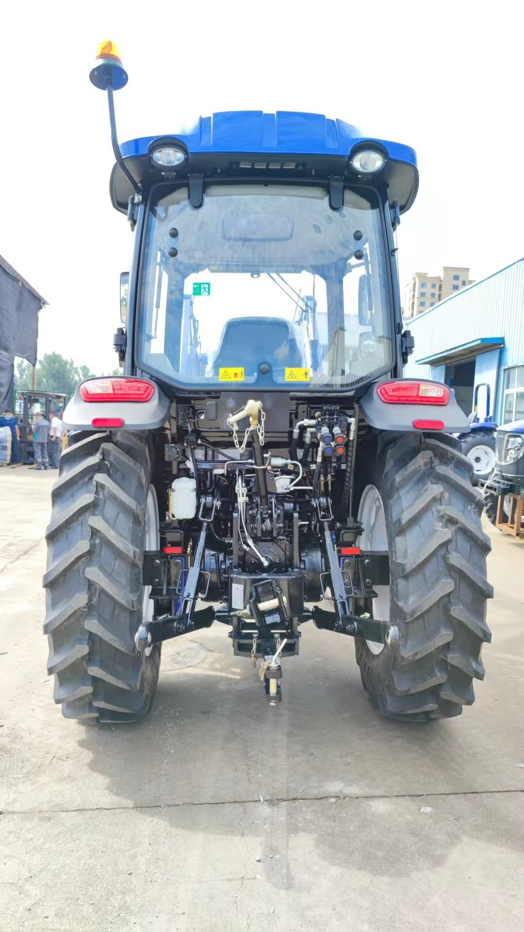 Chinese famous tractor brand 75HP EPA tractor with front loader/pallet fork/function four-in-one bucket