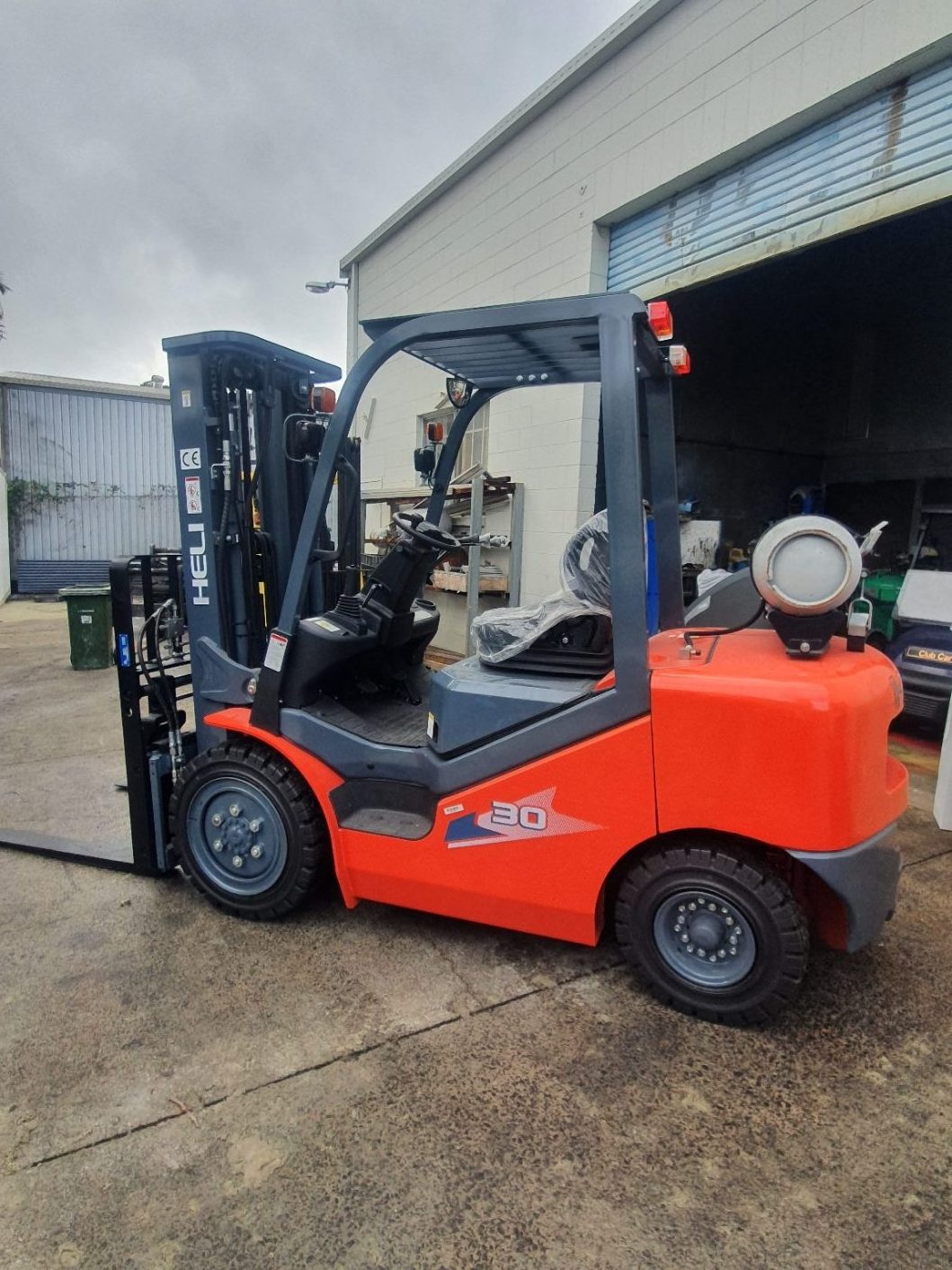 HELI 7 ton LP gas forklift truck CPYD70 with integrated sideshifter