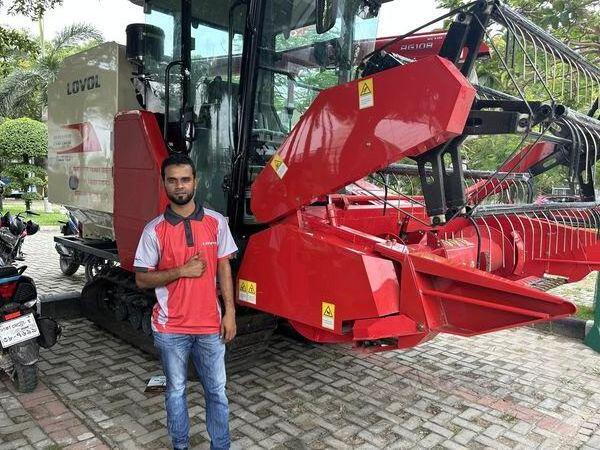 2024 Newly Upgraded Combine Harvester Agricultural Equipment Lovol GV100 Rice Wheat Combine Harvester